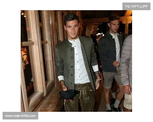 拜仁主帅与球员现身啤酒节，私人聚会引发关注