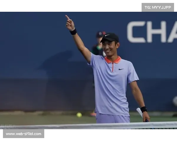 商竣程直落两盘击败索内戈，香港公开赛展现速度优势