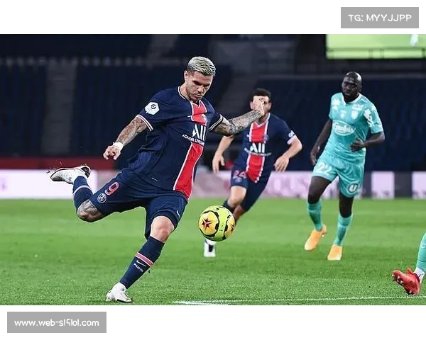 巴黎圣日耳曼主场为冬窗新援德罗·费尔南德斯举行亮相仪式